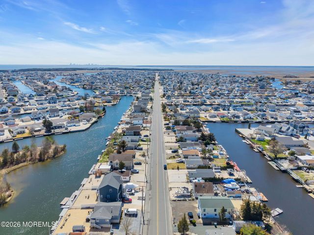 413 Twin Lakes Boulevard, Little Egg Harbor, NJ 08087