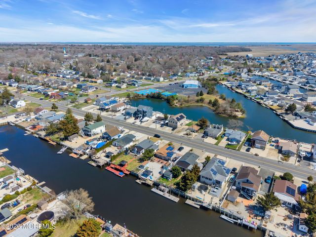 413 Twin Lakes Boulevard, Little Egg Harbor, NJ 08087