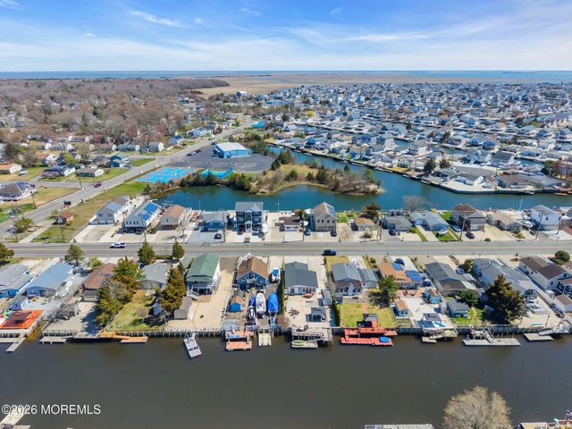413 Twin Lakes Boulevard, Little Egg Harbor, NJ 08087
