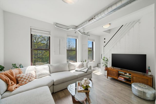 1722 W Wabansia Avenue, Chicago, IL 60622