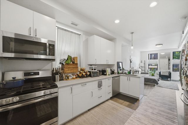 1722 W Wabansia Avenue, Chicago, IL 60622