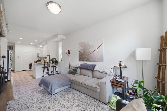 1722 W Wabansia Avenue, Chicago, IL 60622