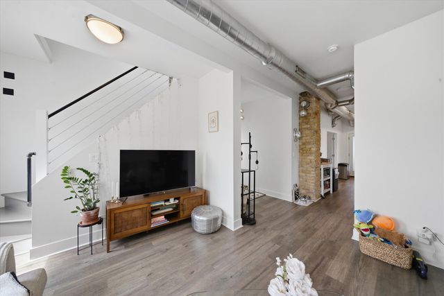 1722 W Wabansia Avenue, Chicago, IL 60622