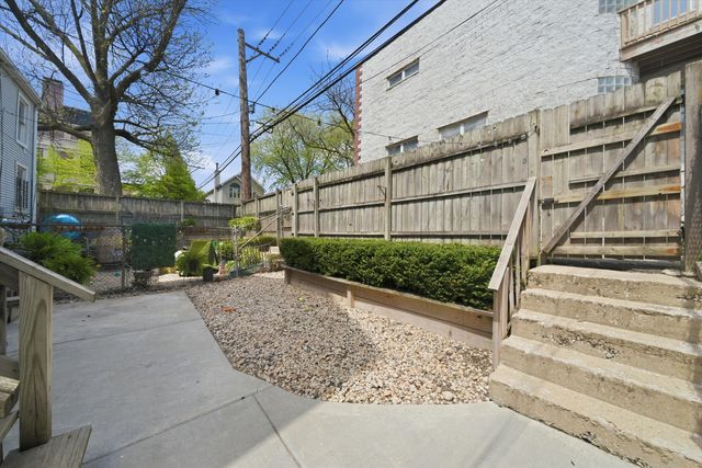 1722 W Wabansia Avenue, Chicago, IL 60622
