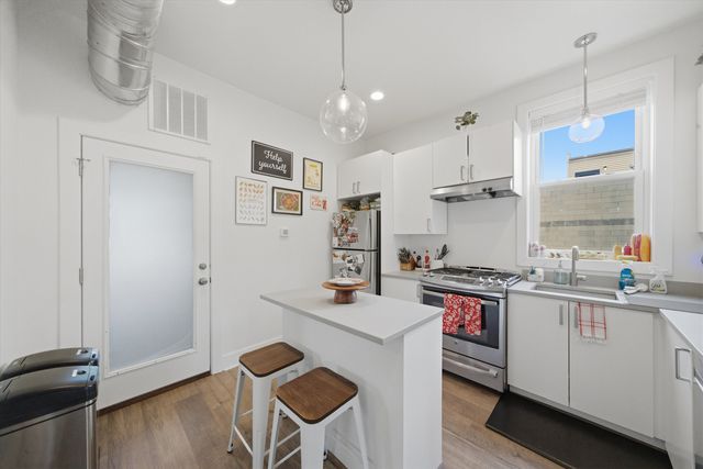 1722 W Wabansia Avenue, Chicago, IL 60622