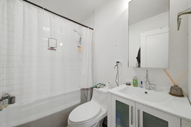 1722 W Wabansia Avenue, Chicago, IL 60622