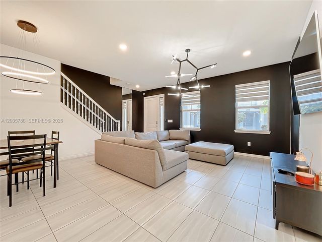 5040 Eucalyptus Dr 2, Hollywood, FL 33021