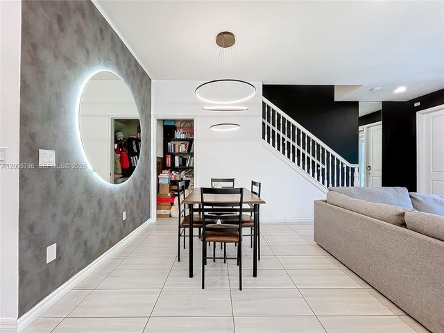 5040 Eucalyptus Dr 2, Hollywood, FL 33021