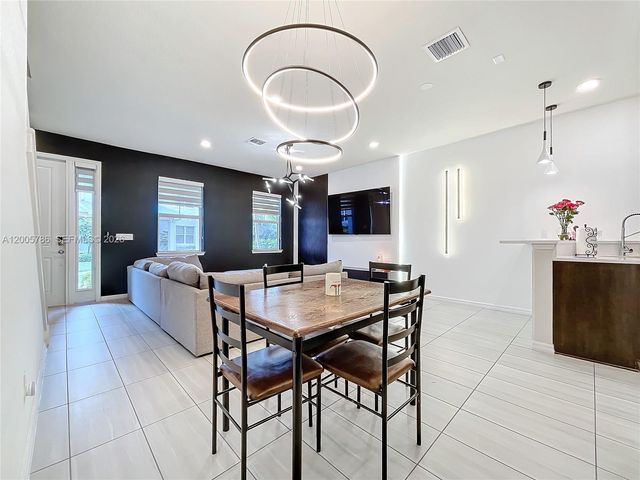 5040 Eucalyptus Dr 2, Hollywood, FL 33021