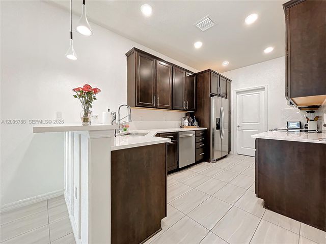 5040 Eucalyptus Dr 2, Hollywood, FL 33021