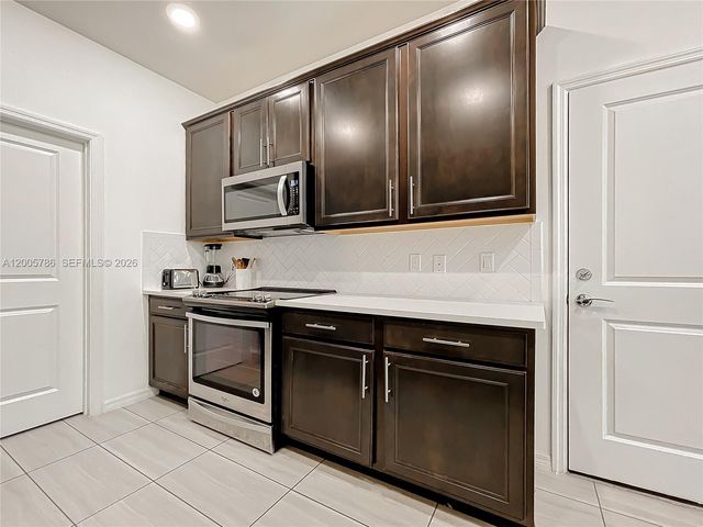 5040 Eucalyptus Dr 2, Hollywood, FL 33021