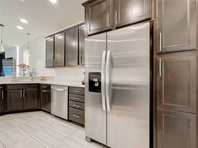 5040 Eucalyptus Dr 2, Hollywood, FL 33021