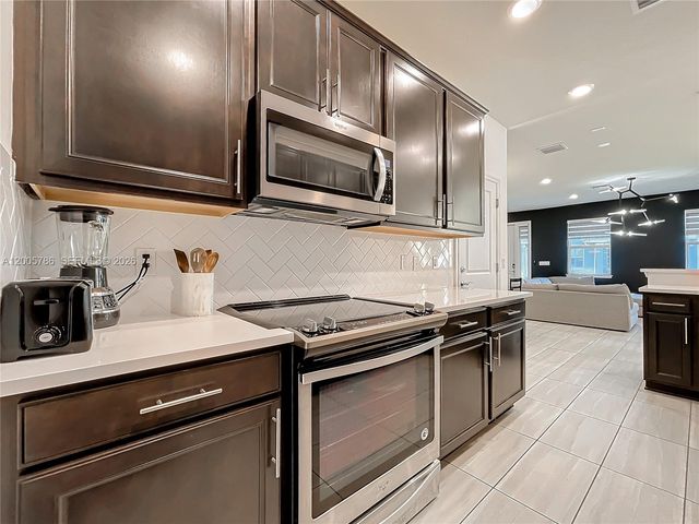 5040 Eucalyptus Dr 2, Hollywood, FL 33021