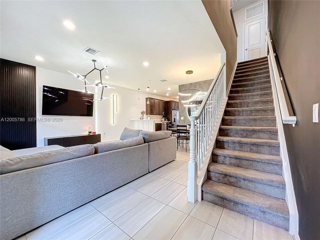 5040 Eucalyptus Dr 2, Hollywood, FL 33021