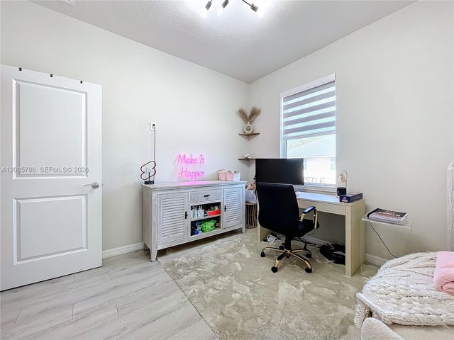 5040 Eucalyptus Dr 2, Hollywood, FL 33021