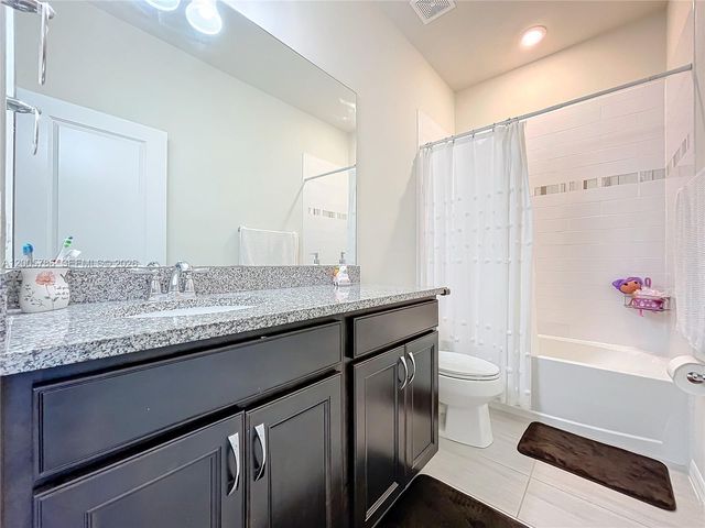 5040 Eucalyptus Dr 2, Hollywood, FL 33021