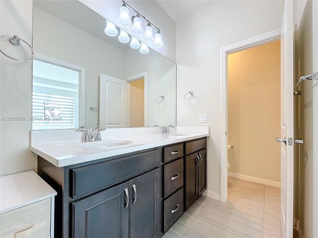 5040 Eucalyptus Dr 2, Hollywood, FL 33021