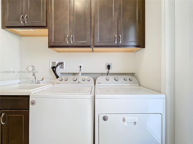 5040 Eucalyptus Dr 2, Hollywood, FL 33021