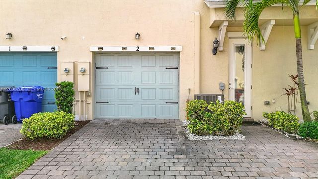 5040 Eucalyptus Dr 2, Hollywood, FL 33021