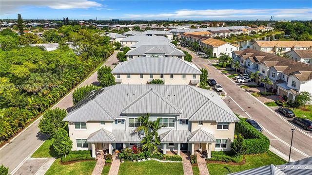 5040 Eucalyptus Dr 2, Hollywood, FL 33021