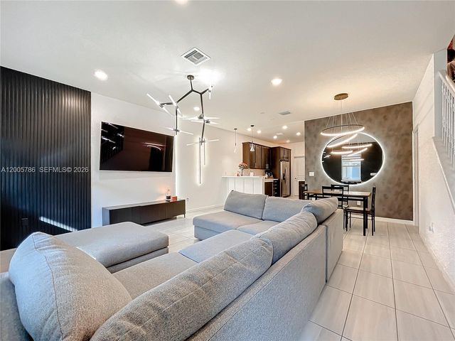 5040 Eucalyptus Dr 2, Hollywood, FL 33021