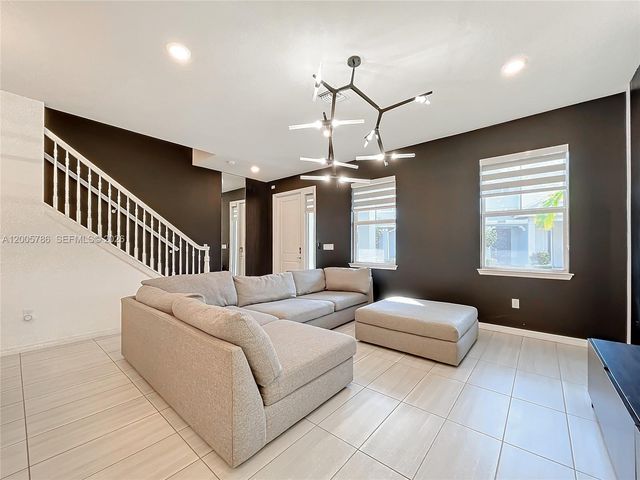 5040 Eucalyptus Dr 2, Hollywood, FL 33021