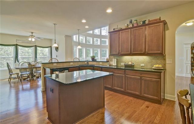 503 Lakeview Court, Woodstock, GA 30188