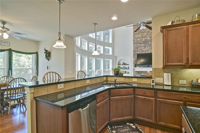 503 Lakeview Court, Woodstock, GA 30188