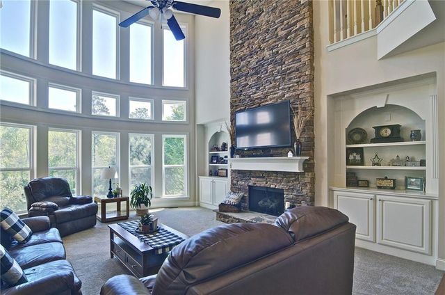 503 Lakeview Court, Woodstock, GA 30188