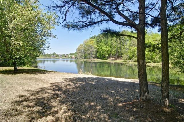 503 Lakeview Court, Woodstock, GA 30188