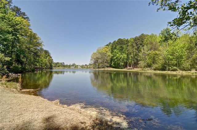 503 Lakeview Court, Woodstock, GA 30188