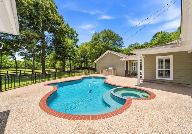 16903 Mustang Trail Drive, Magnolia, TX 77355