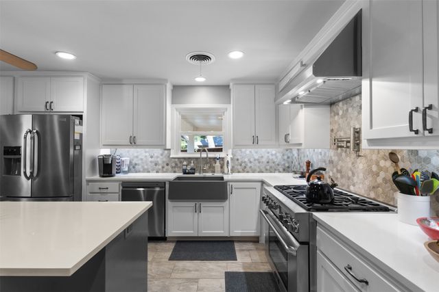 1035 Waterford Drive, Dallas, TX 75218