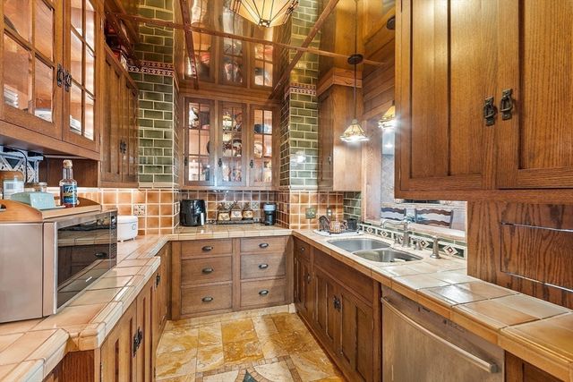 57 Highview St, Fitchburg, MA 01420