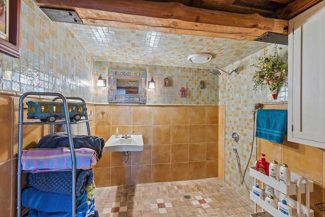 57 Highview St, Fitchburg, MA 01420