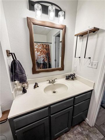 225 Crescent Drive, Lincoln, MO 65338