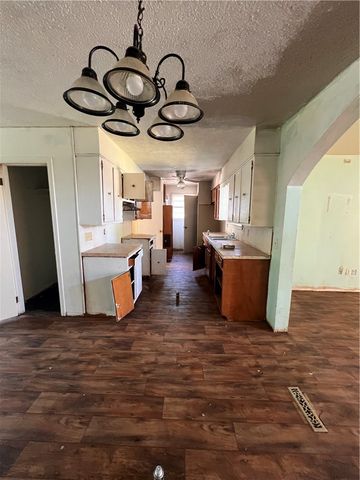 1003 E F Street, Russellville, AR 72801