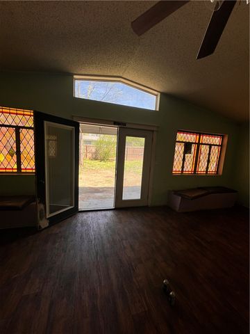 1003 E F Street, Russellville, AR 72801