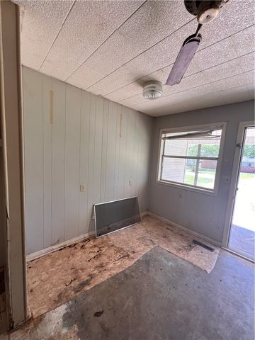 1003 E F Street, Russellville, AR 72801