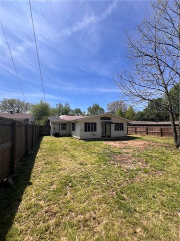 1003 E F Street, Russellville, AR 72801