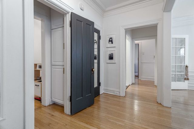 450 W Surf Street 1, Chicago, IL 60657