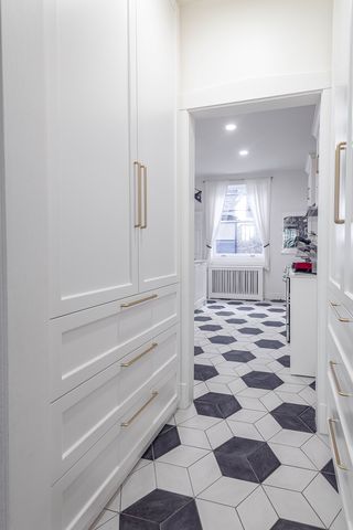 450 W Surf Street 1, Chicago, IL 60657