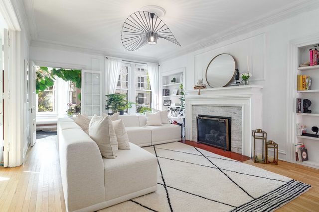 450 W Surf Street 1, Chicago, IL 60657