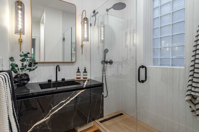 450 W Surf Street 1, Chicago, IL 60657