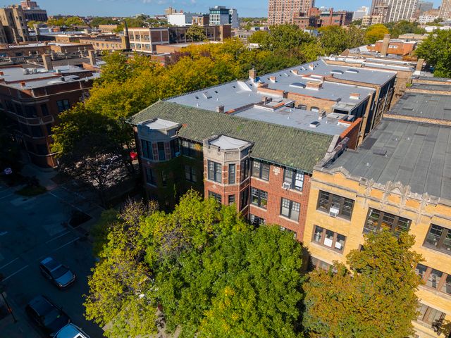 450 W Surf Street 1, Chicago, IL 60657