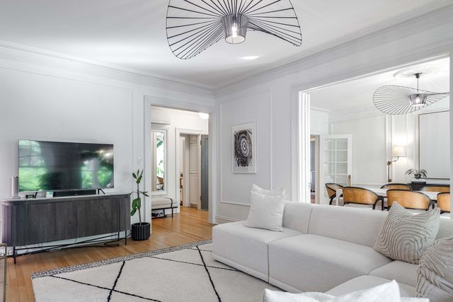 450 W Surf Street 1, Chicago, IL 60657
