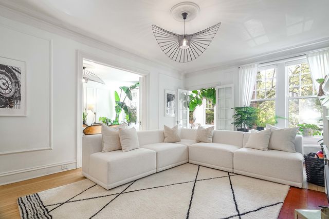 450 W Surf Street 1, Chicago, IL 60657