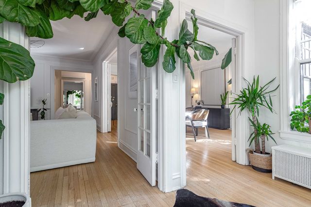 450 W Surf Street 1, Chicago, IL 60657