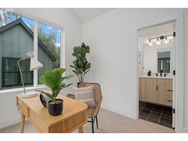 4033 Se TIBBETTS St, Portland, OR 97202