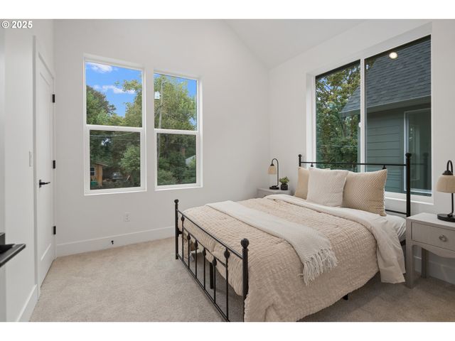 4033 Se TIBBETTS St, Portland, OR 97202